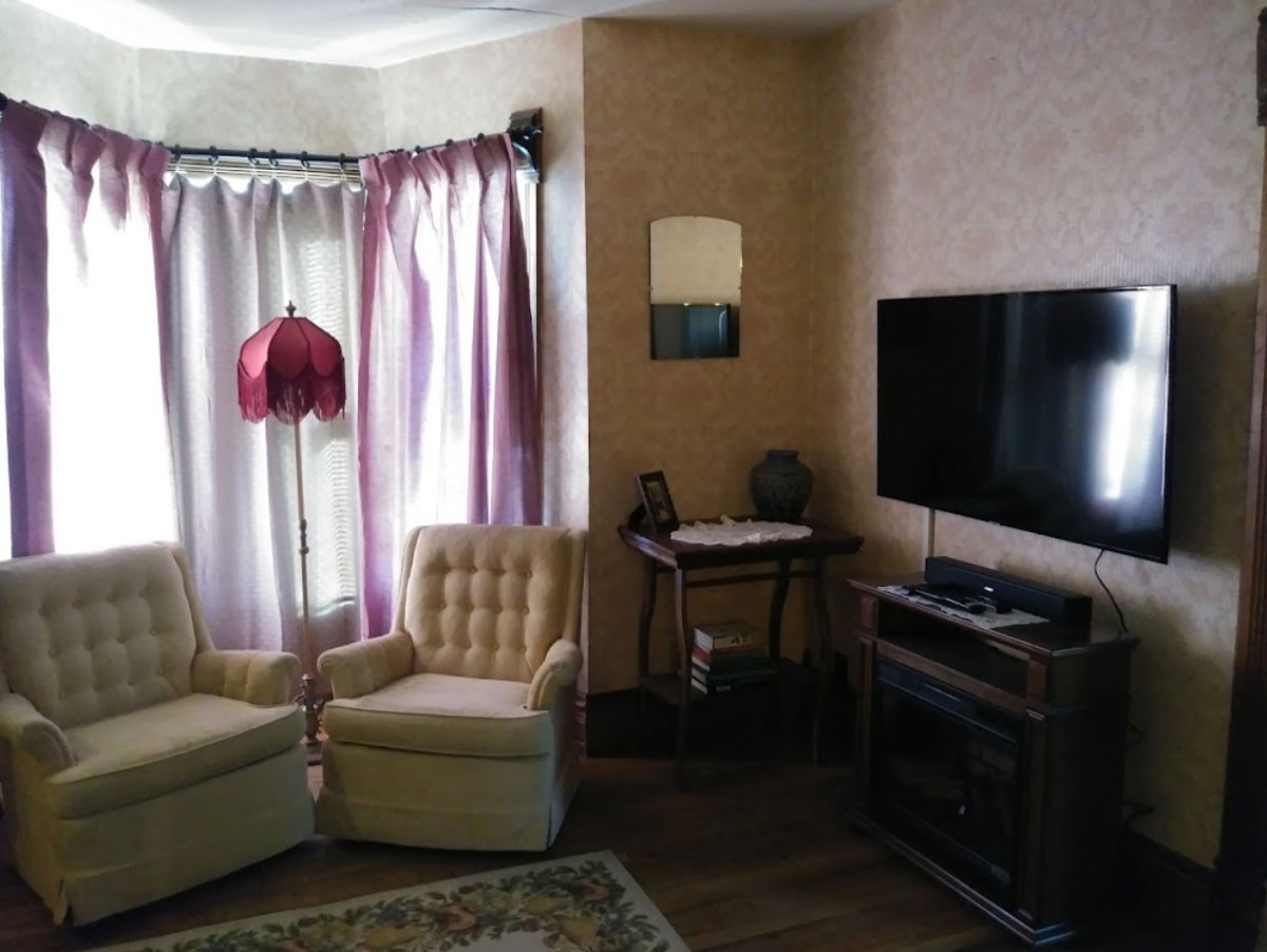 Interior photo of the living room of Poker's Palace.