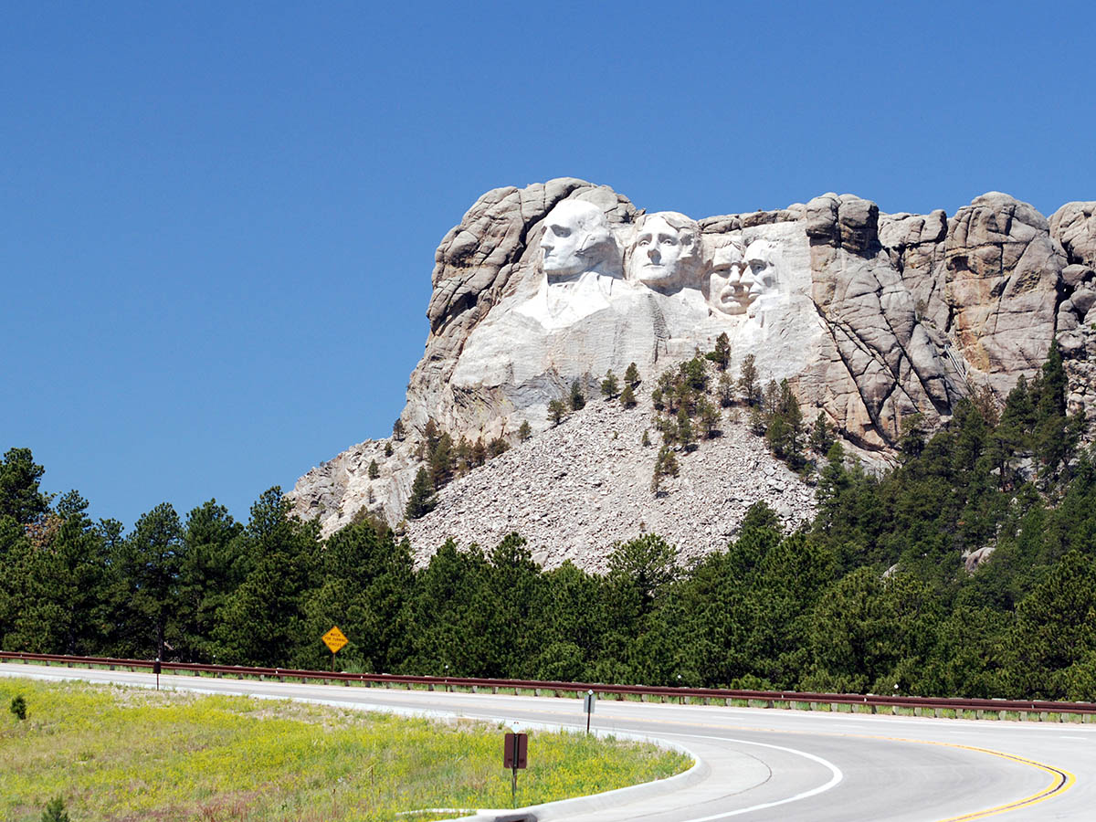 Wide shot of Mount Rushmore.